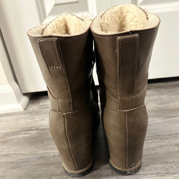 Universal Thread winter boots wedge heel size 10 - Picture 3 of 5